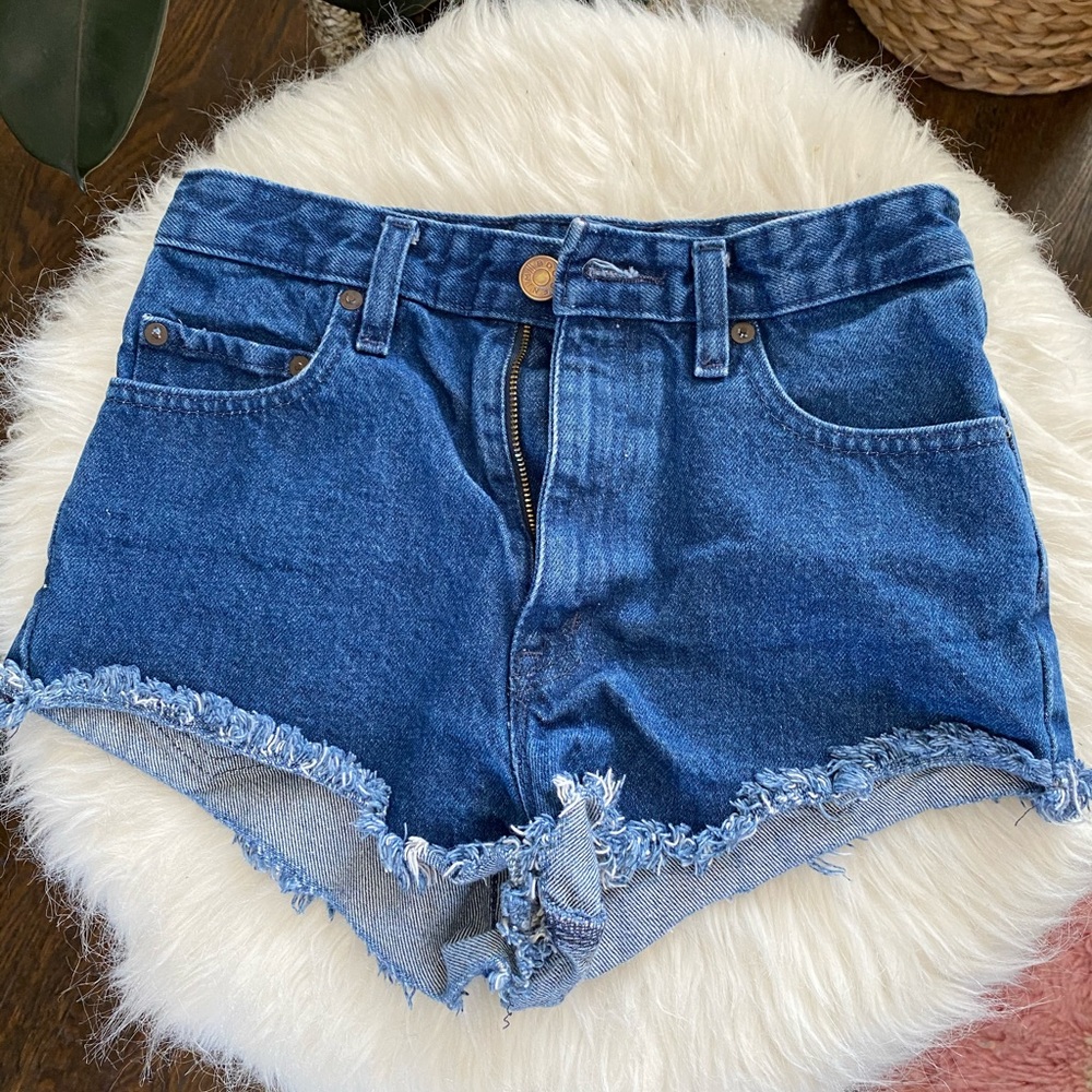 High waisted High cut UO denim shorts